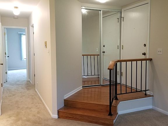 2nd image of 912 Knottingham Dr #2AL