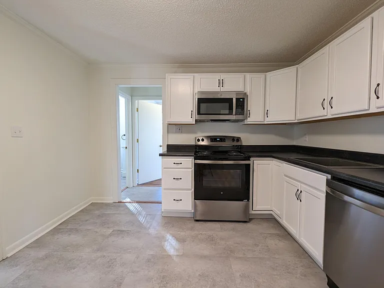 711 Snow St — Photo 8