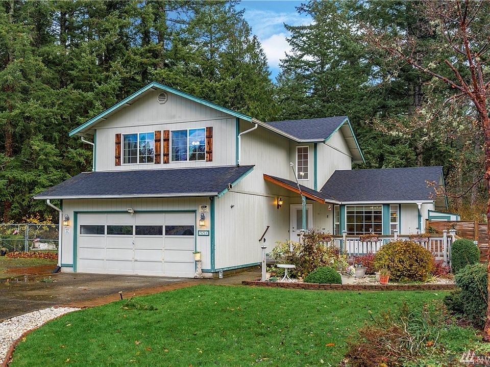 Beautifully groomed land on just over 1 acre with ample yard space.