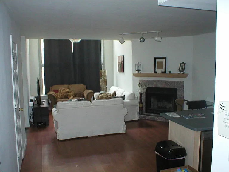 1931 N Sheffield Ave — Photo 3