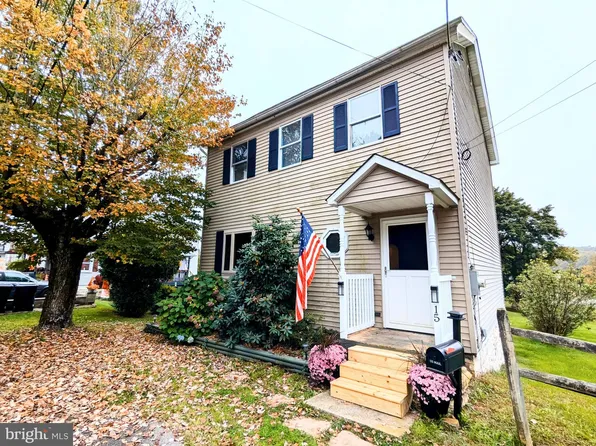 15 W Donaldson St, Tremont, PA 17981