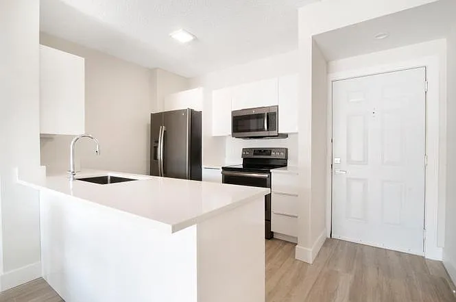 Building Photo - 630 Sapodilla Ave #520