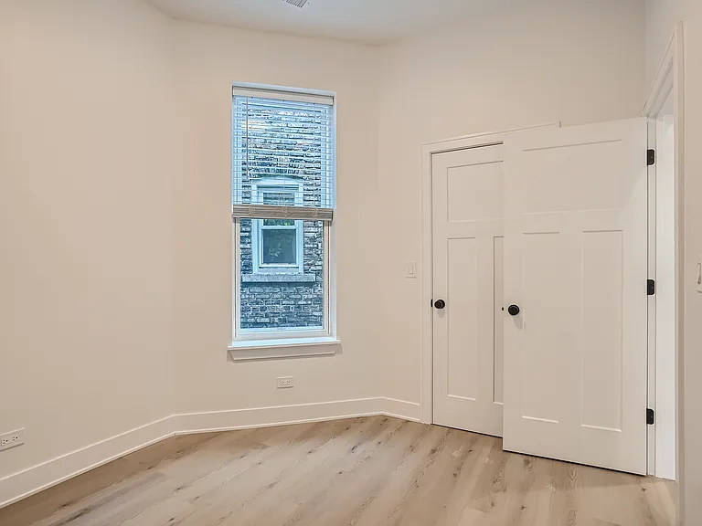 3509 N Sheffield Ave — Photo 11