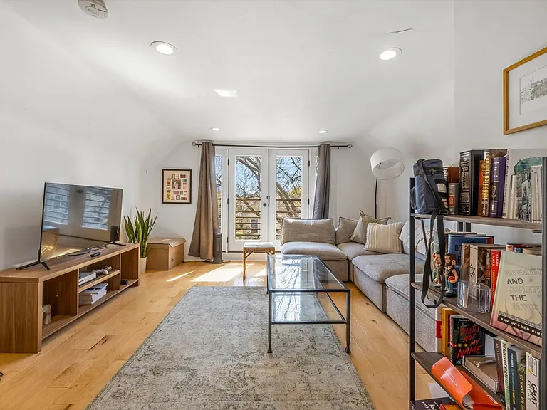 151 Magazine St #3 — Photo 10