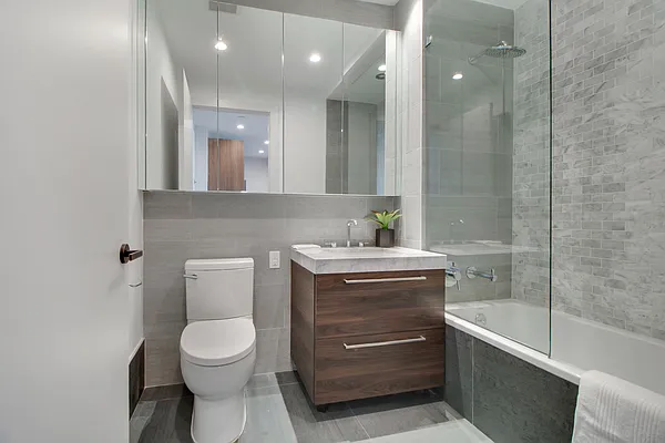 Rented by EXR | media 60