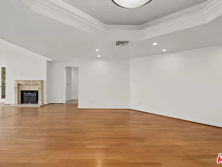 430 N Oakhurst Dr #Penthouse 406 — Photo 16