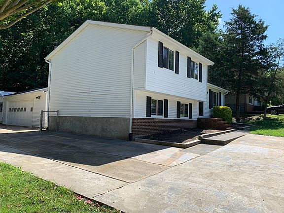 3rd image of 9223 Nash Ave