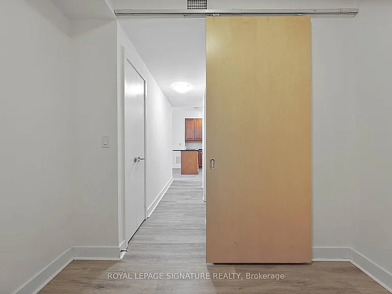 438 King St W #1417 — Photo 13