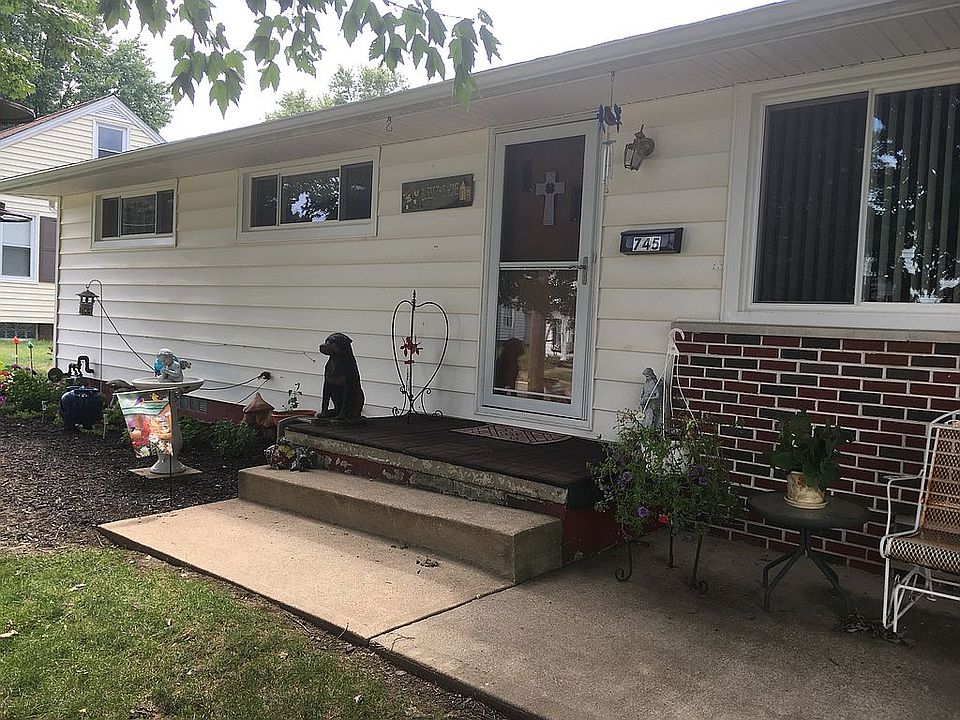 1st image of 745 17th St NE