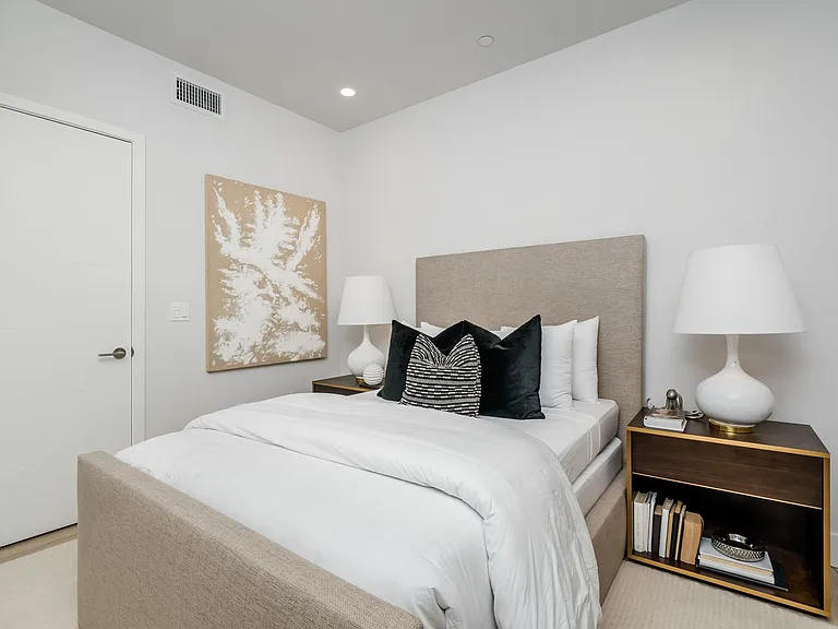 Reeves Place LA — Photo 30