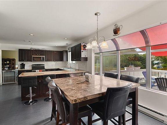 2nd image of 3111 Ferncrest Dr