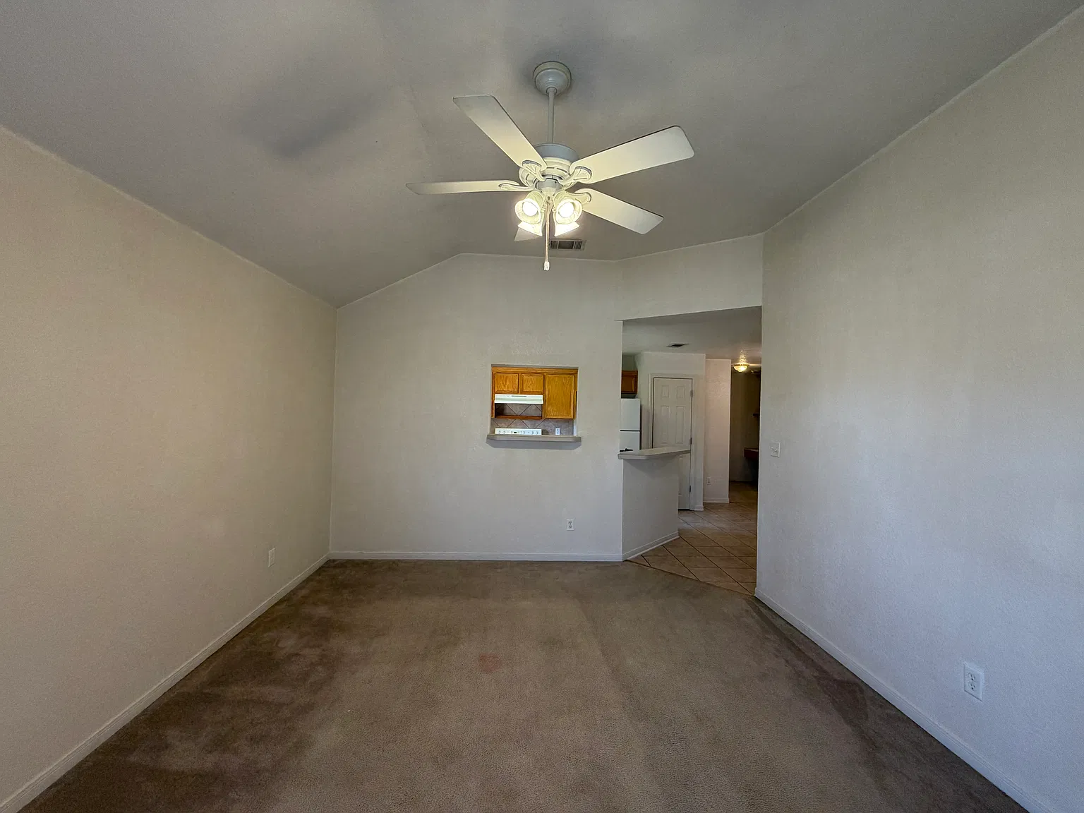 3 bed, 1300 sqft, $1,125 — Photo 2