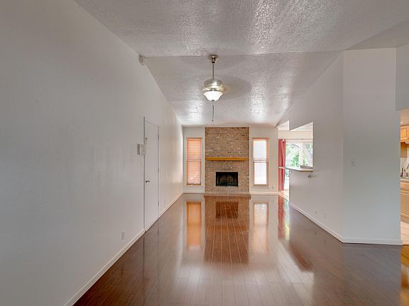 5th image of 10608 Kielich Ave NE