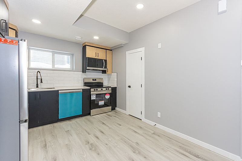 Edmonton Apartment for rent - 3 Bedrooms — photo 45