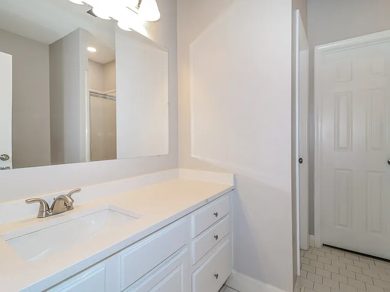 607 Ashley Glen Cir E — Photo 12
