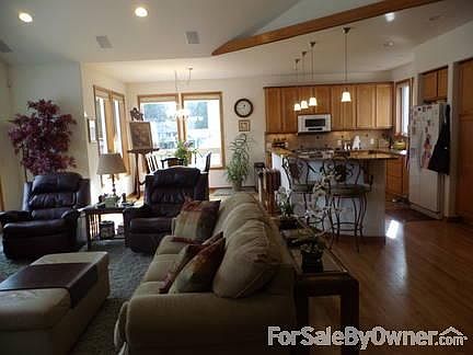 6 Inlet Circle - View of Top Floor
						:
						Great room and kitchen view.