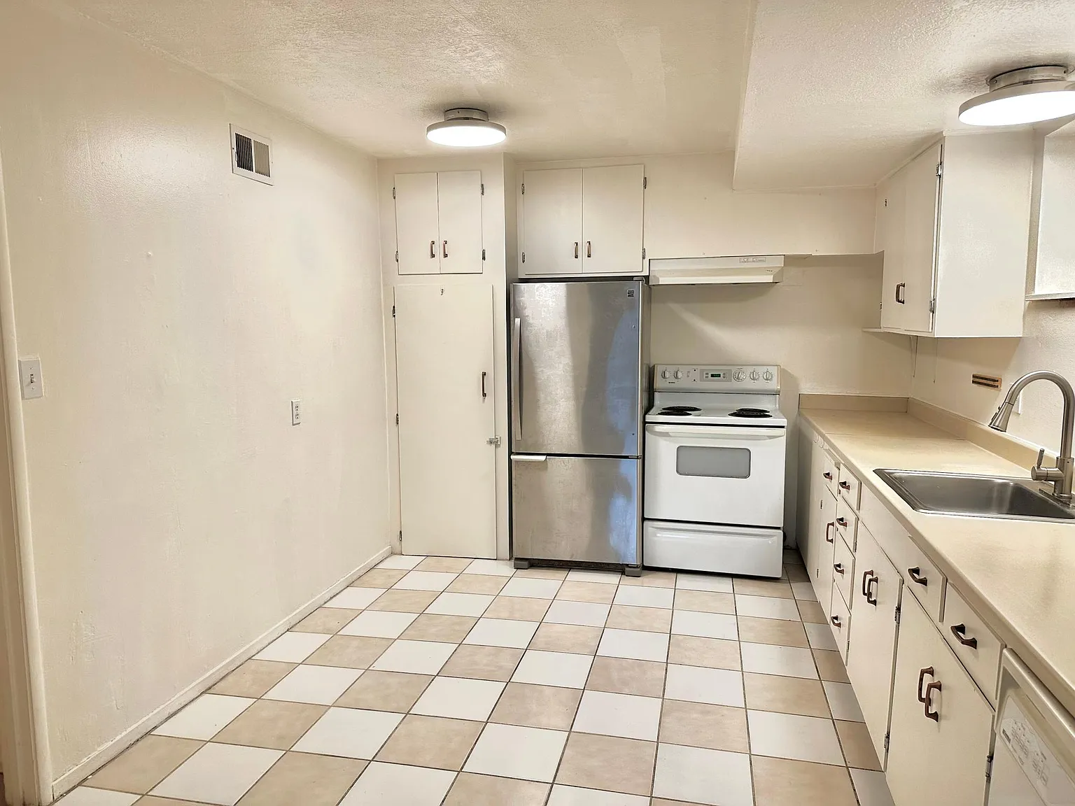3317 Grand Ave — Photo 4