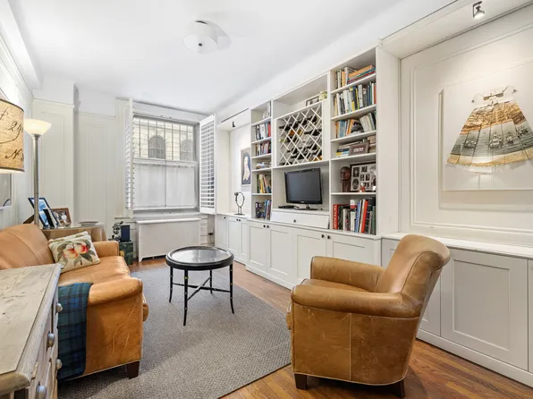 390 Riverside Drive image 4 of 12