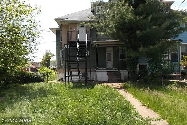 2716 Oakley Ave photo 1