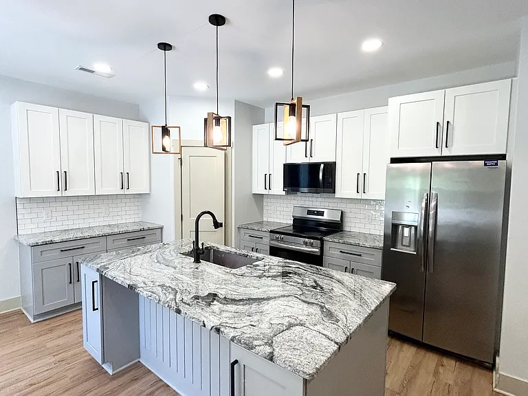 729 Ingersoll Ave — Photo 3