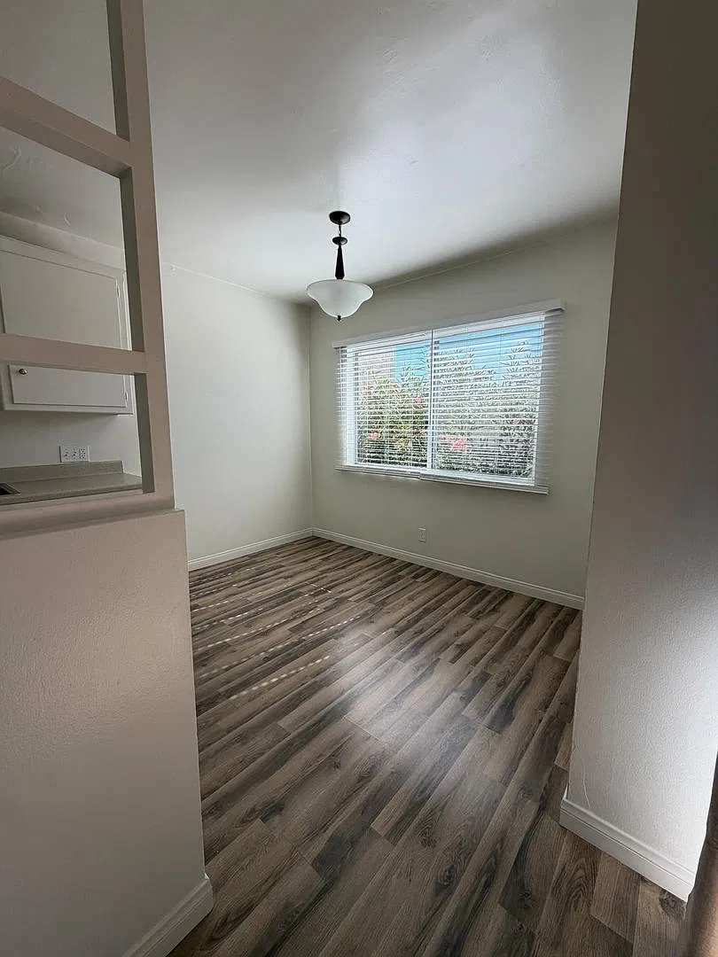 1035 Cliff Drive — Photo 2