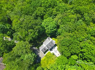 41 Victoria Dr, Branford, CT 06405