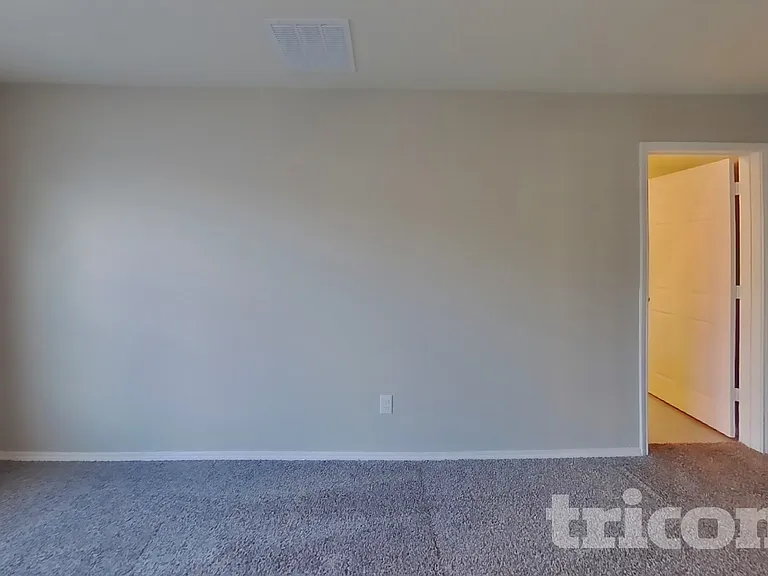 1023 Spofford Dr — Photo 5