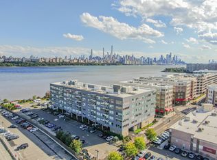 10 Main St #408, Edgewater, NJ 07020