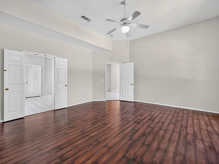 2328 Hunters Run Dr — Photo 5