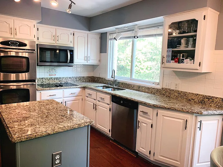 406 Whitree Ln — Photo 4