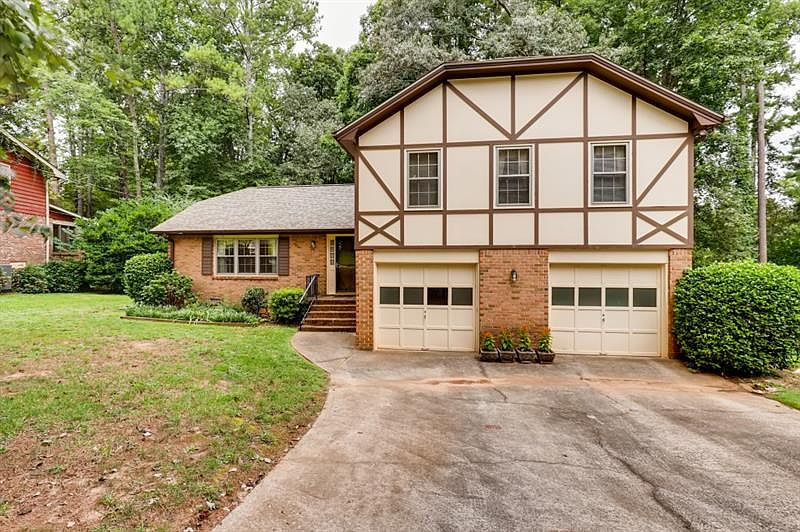 1st image of 586 Rockborough Dr