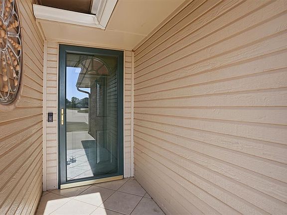 5th image of 2932 Laurel Cir