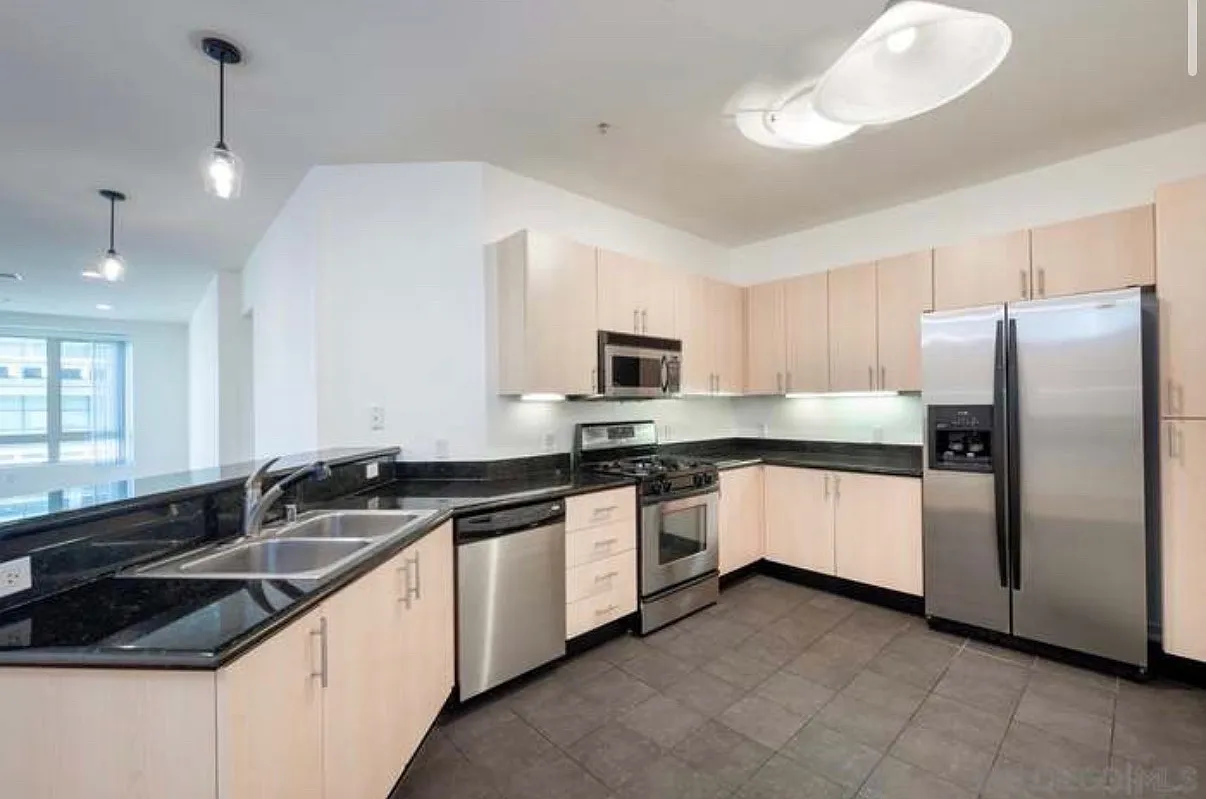 2 bed, 1361 sqft, $3,400 — Photo 3