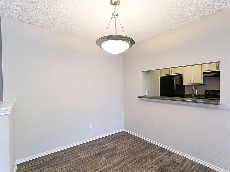 City Crest Apartments — Photo 39