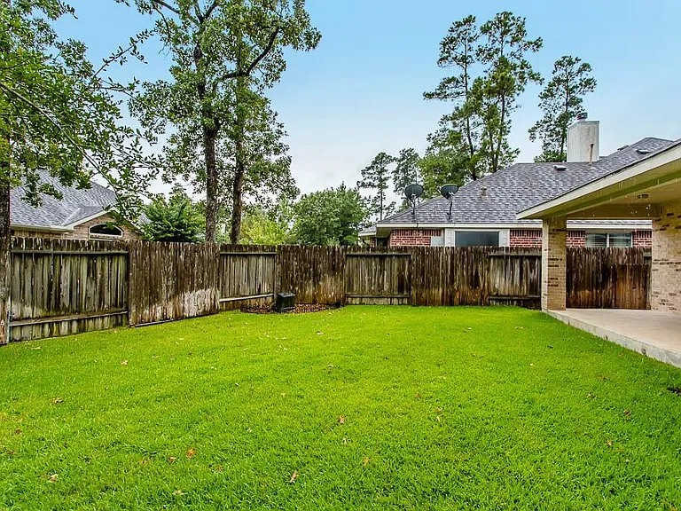 11 Fair Light Ct — Photo 31