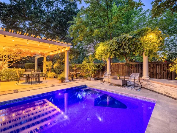 945 Sierra Park Ln, Sacramento, CA 95864