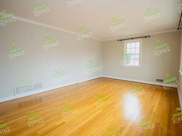 2829 Duncan St — Photo 4