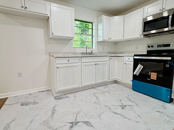 5th image of 1712 Plant St