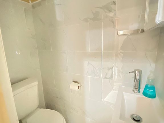 4th image of 9318 Hollis Court Blvd