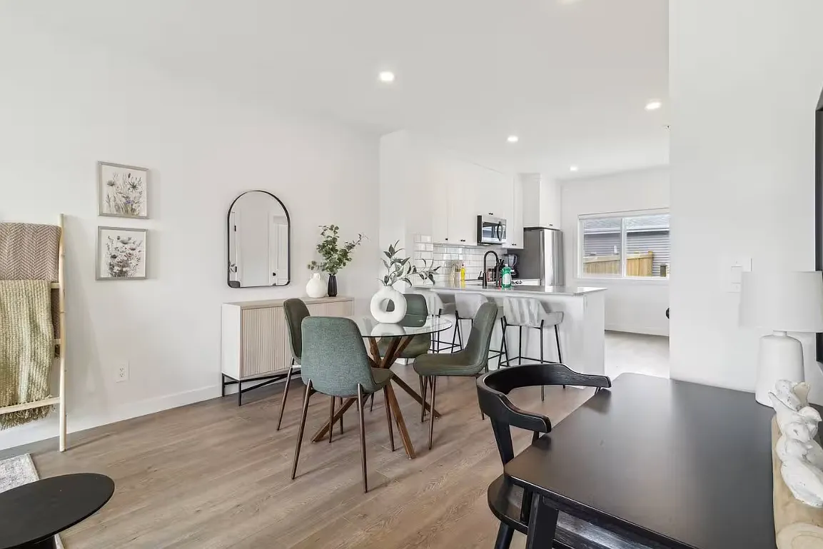 16812 - M 31 Avenue SW — Photo 3