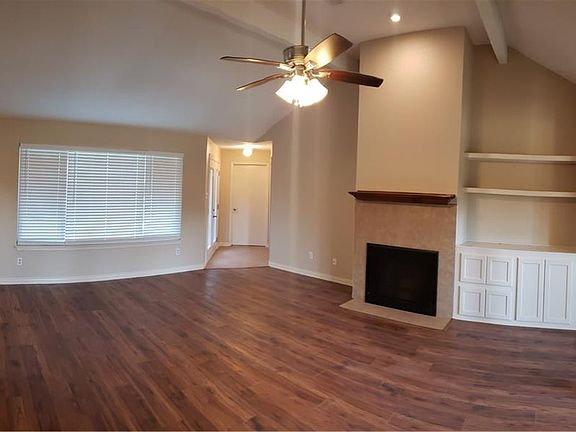 4th image of 402 Nandina Dr