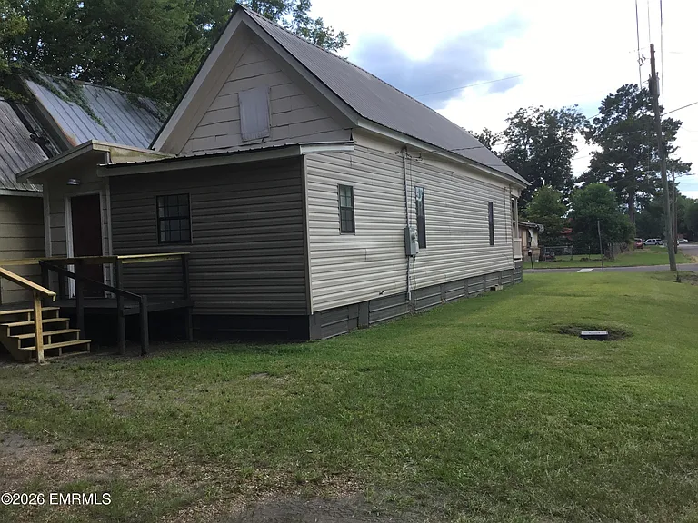 901 Fulton Ave — Photo 3