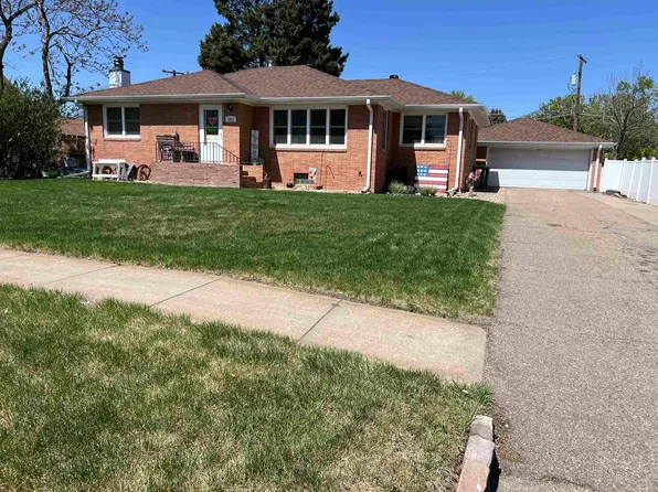 1011 E 7th St, Hastings, NE 68901