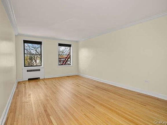 3rd image of 224 Larchmont Acre #4B