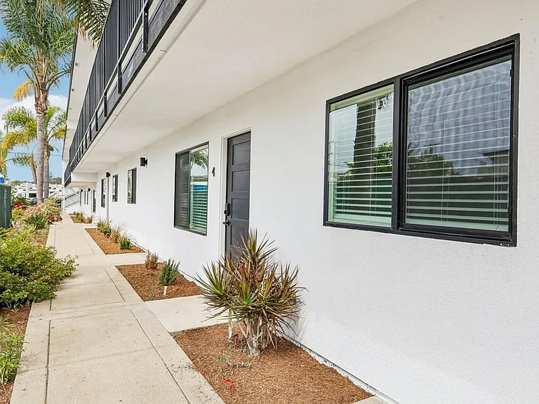 Salt + Sea - Luxury Coastal Apartments near Carlsbad Village — Photo 5