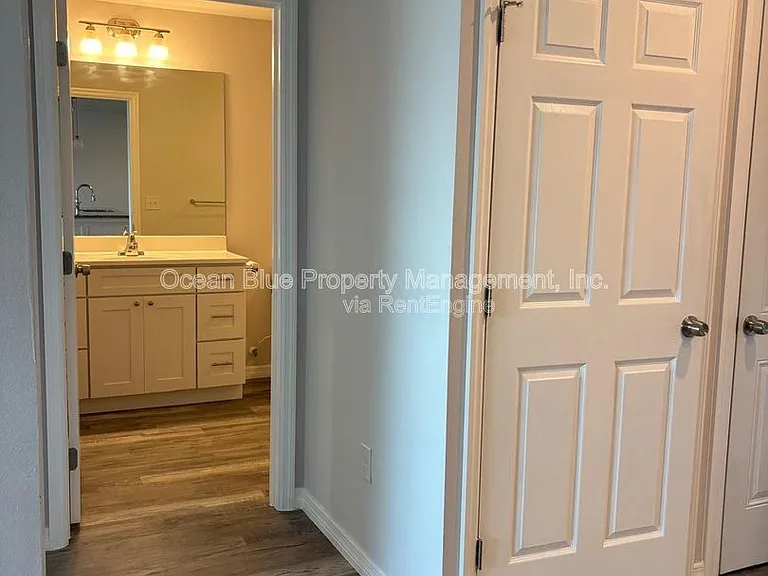 Royal Palms Apartments — Photo 23