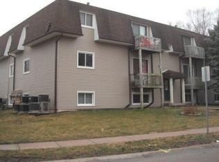 3765 Creek Hill Dr APT 9, Bettendorf, IA 52722