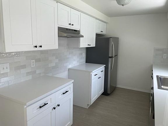 4th image of 3105 Chelsea Ct NW