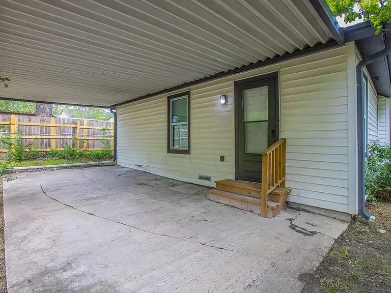 2329 Connor Ave — Photo 3