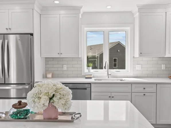 27 Upland Rd, Lynn, MA 01902